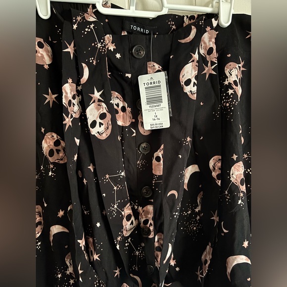 🆕 Torrid Mini Challis Skull Skirtall size 1 - Picture 5 of 9